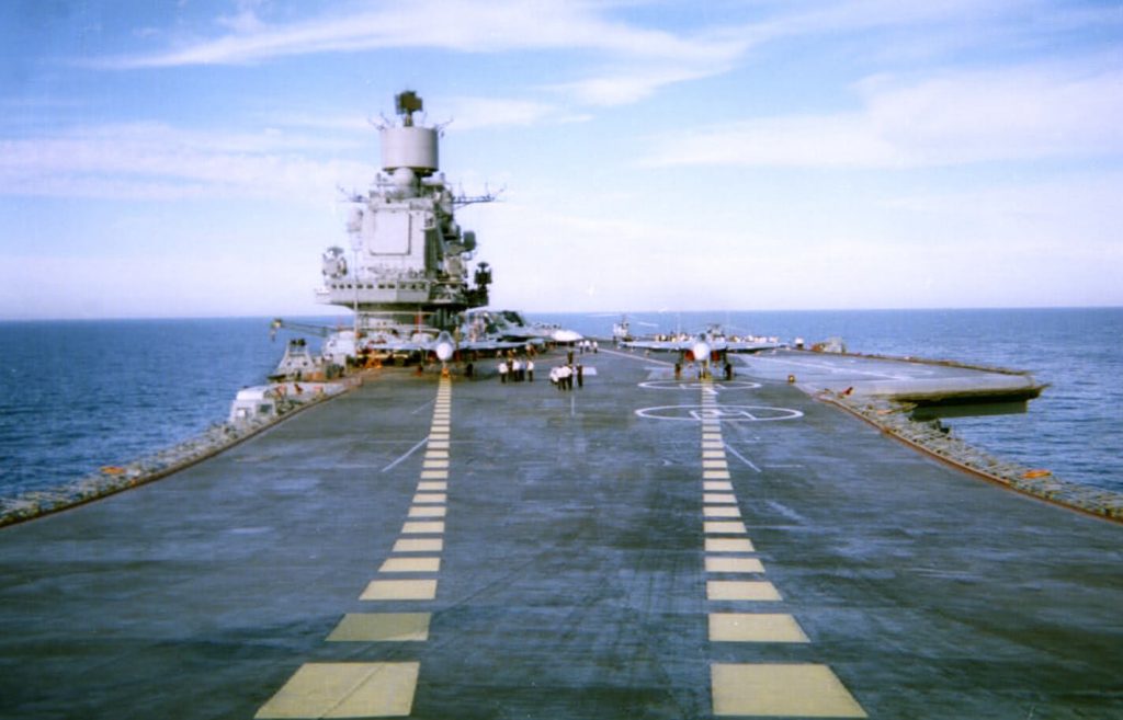 Admiral Kuznetsov လေယာဉ်တင် သင်္ဘောကြီး လေယာဉ်ပြေးလမ်း