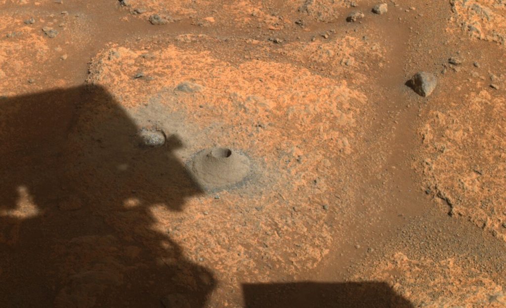 Mars Rover မှတူးထားသော လွန်တွင်းအား တွေ့ရစဉ်