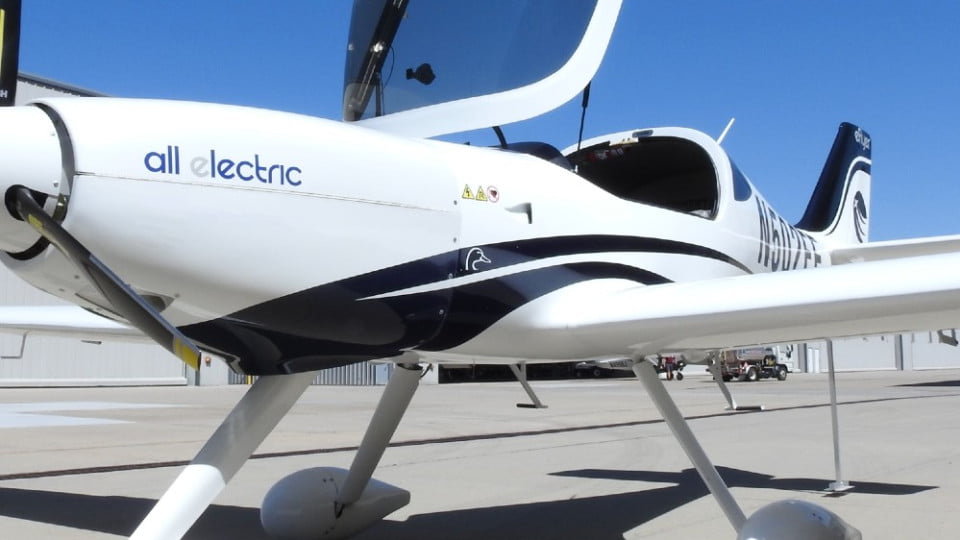Bye Aerospace ရဲ့ ပထမဆုံး နှစ်ယောက်စီး လျှပ်စစ်စွမ်းအင်သုံး လေယာဉ် eFlyer 2 (Photo: Bye Aerospace)