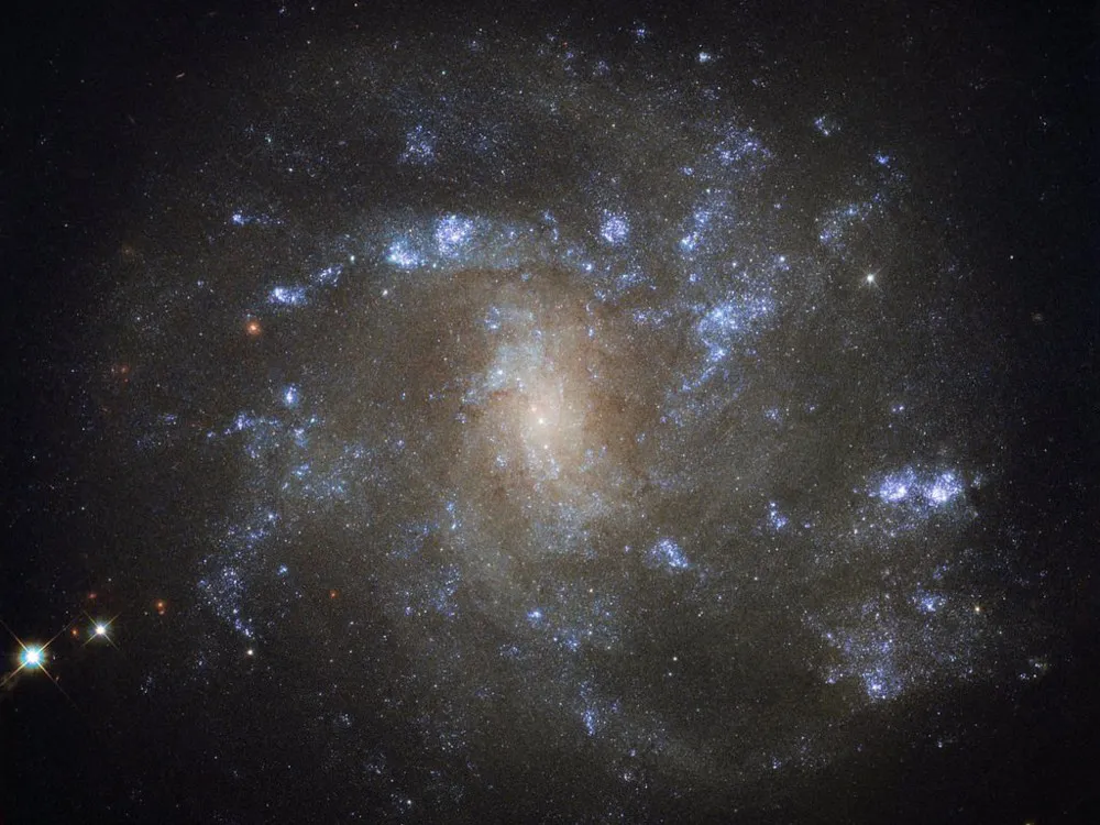 Galaxy NGC 2500 (Photo: NASA)