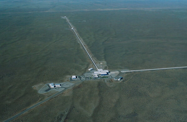 ဆွဲငင်အား လှိုင်းတွေ တိုင်းတာပေးတဲ့ LIGO နက္ခတ်လေ့လာရေး ကိရိယာကြီး