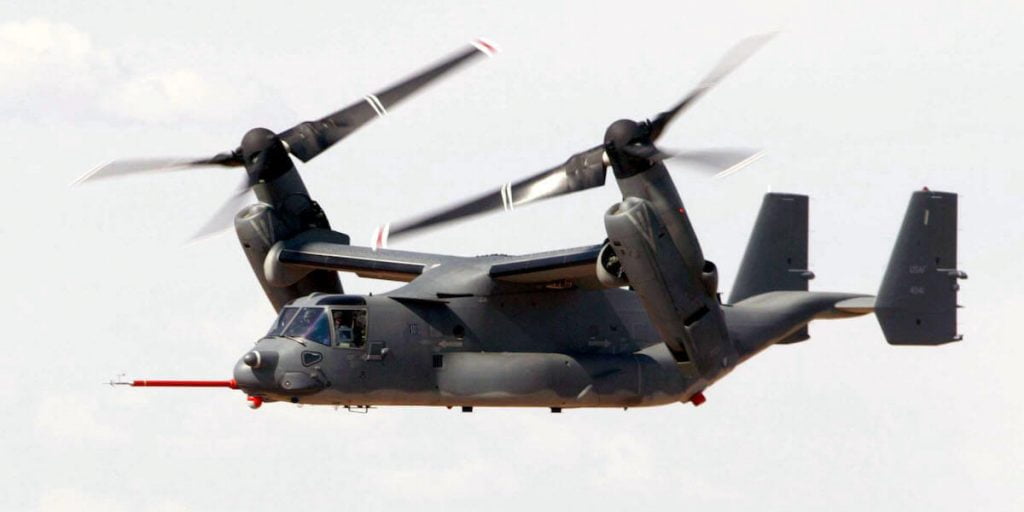 Osprey ဟာ ရဟတ်ယာဉ်လို ဒေါင်လိုက် တက်ဆင်းနိုင်ပြီး သာမန် လေယာဉ်လို အရှိန်နဲ့ ပျံသန်းနိုင်ပါတယ်
