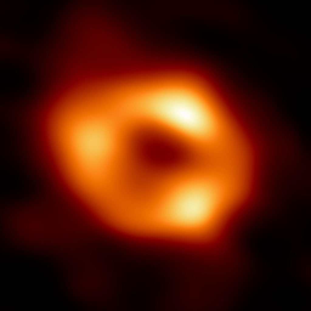 Sagittarius A* supermassive black hole တွင်းနက်ကြီးရဲ့ ပုံ
