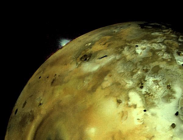 Volcanic-Explosion-on-Io-Voyager-1