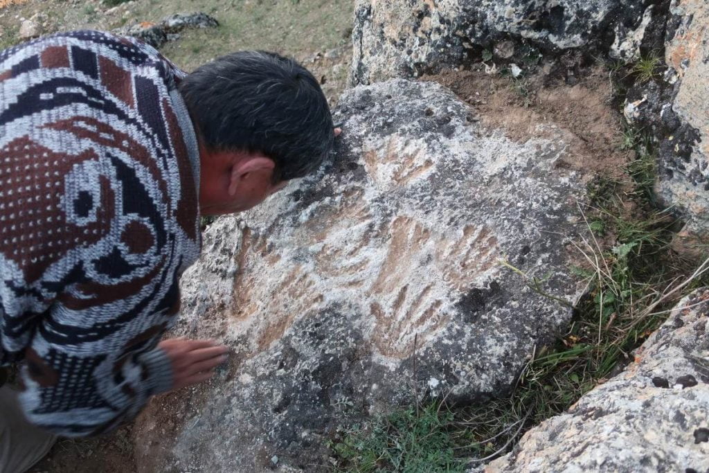 Quesang-Hand-Foot-Prints