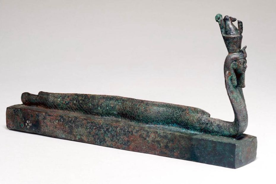 Bronze-container-for-mummified-eel